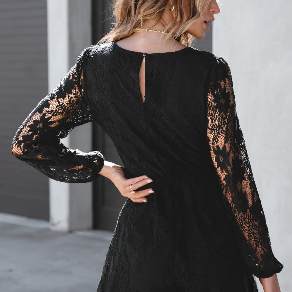 CUPSHE BLACK LACE V-NECK LONG SLEEVE BELTED ROMPER SIZE SMALL NWOT - Picture 3 of 3
